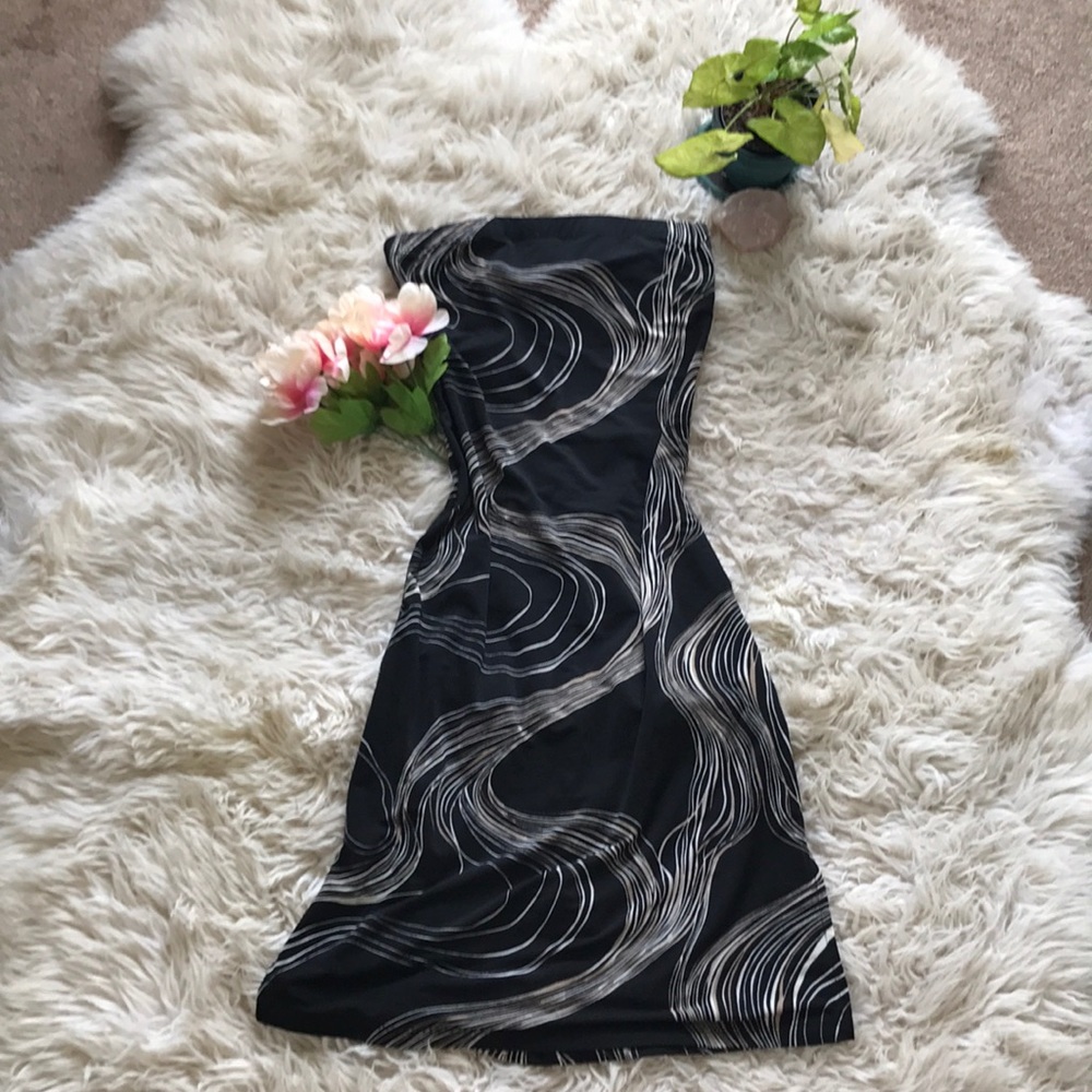 Funky swirl strapless dress